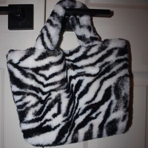 stylist small shoulder bag